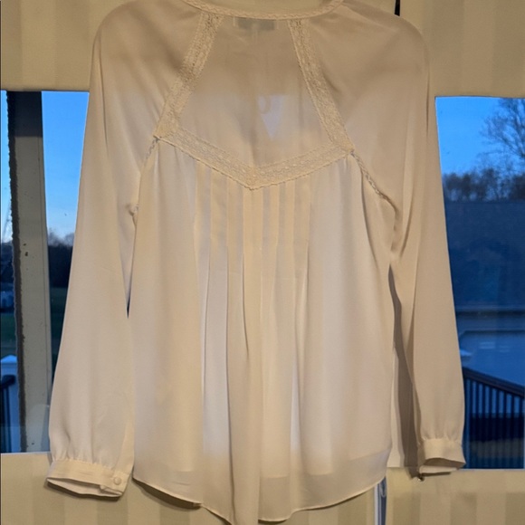 Heartloom Women's Ivory Lace Blouse - Picture 4 of 7